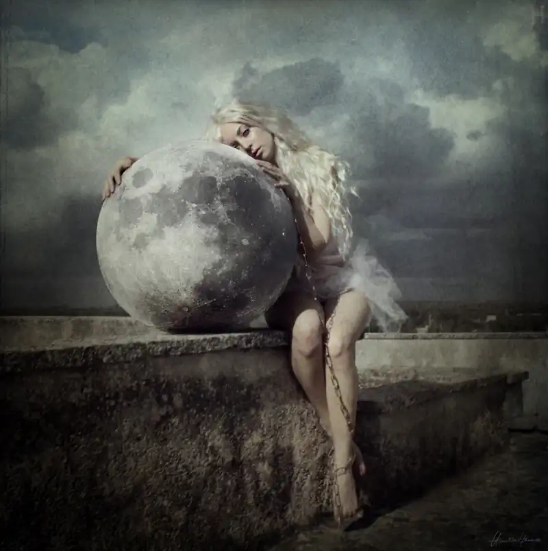 Photography and painting; The fantasy of Chiara Fersini