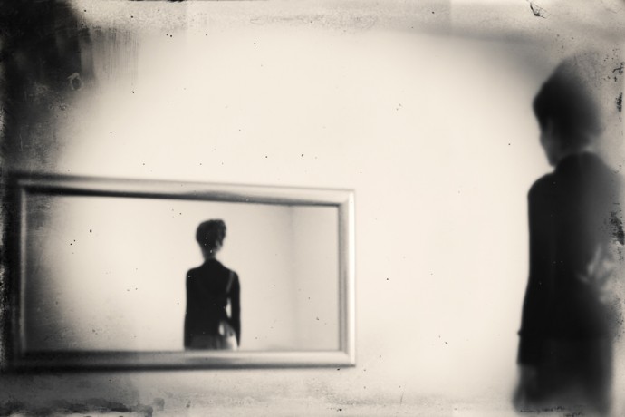 The mirror by Robert Hutinski | Dodho
