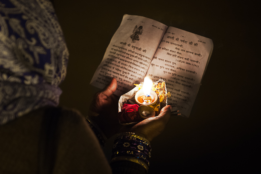 Woman praying - Details - Allahabad