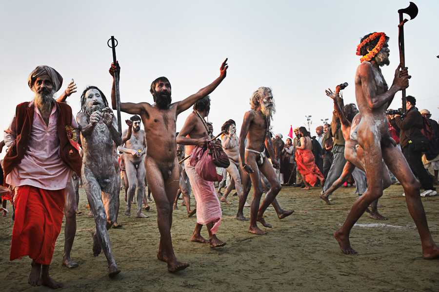 20 - Sadhus parade