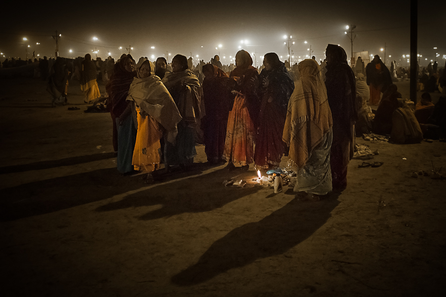 7 - Women Dancing while waiting for the Bath and ceremony