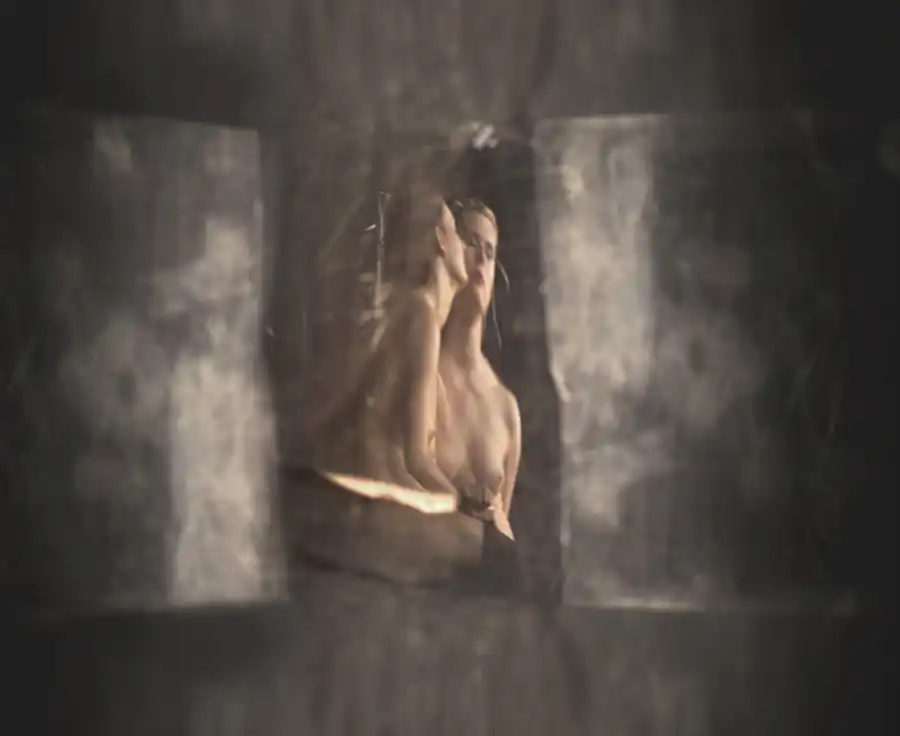 16_Renata Vogl_two women