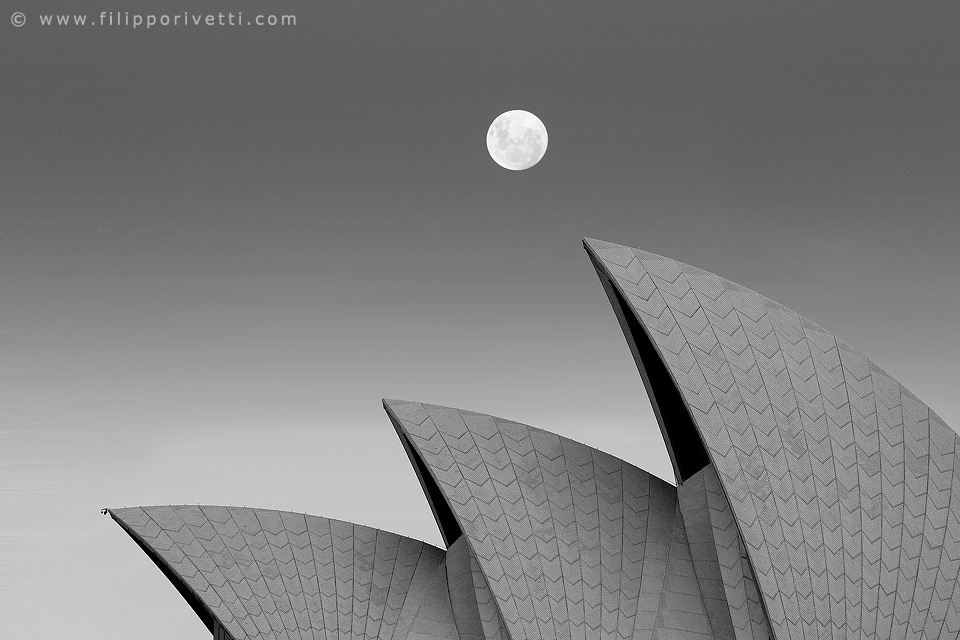 Opera Full Moon, Australia