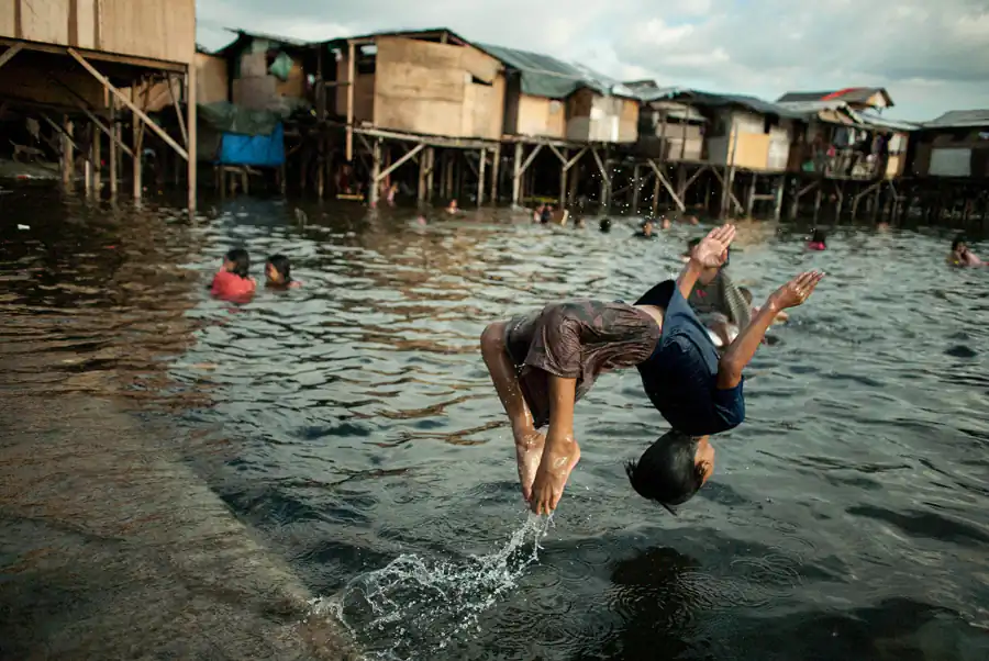Human rights ; Smokey Mountain By Christopher Rusanowsky