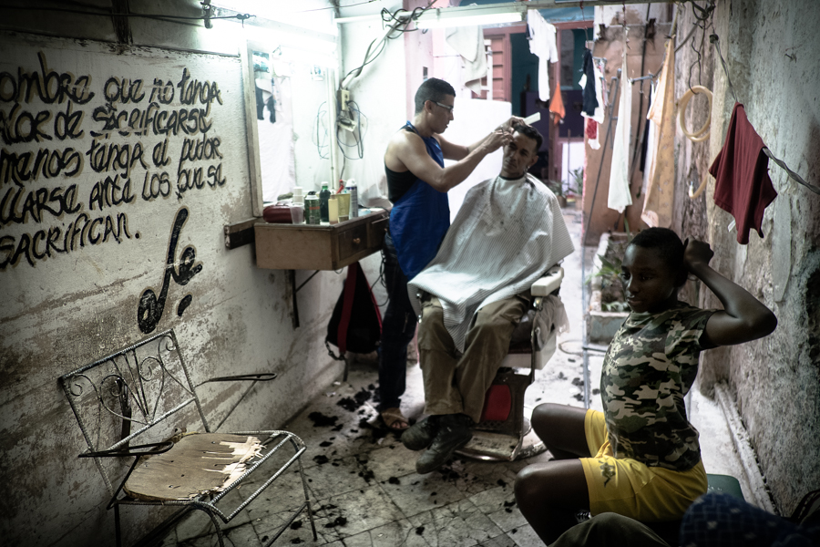 Harry Fisch_Dodho_900-6-La Habana_Peluqueria_Cuba_2272