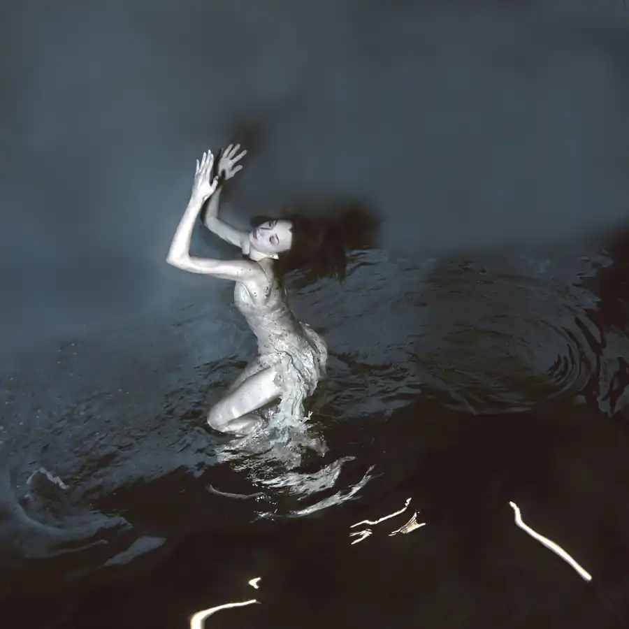 Underwater; The photography of Gabriele Viertel
