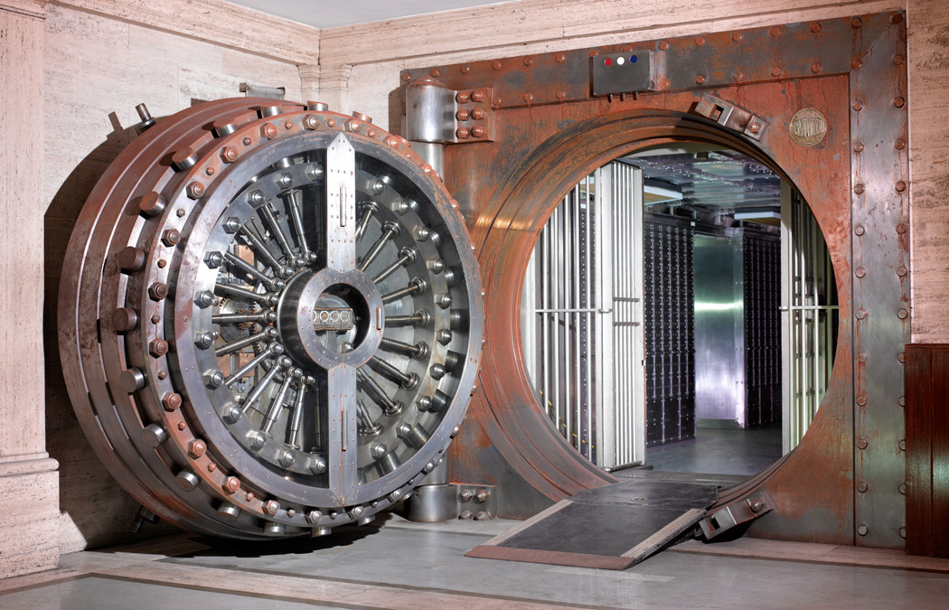 Midlands Bank_Vault_used in the movie Goldfinger_CopyrightPeterDazeley_credit photographer Peter Dazeley