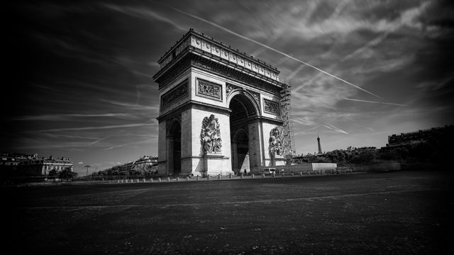 Black and white images; Between the darkness and the light by Patryk Pulawski