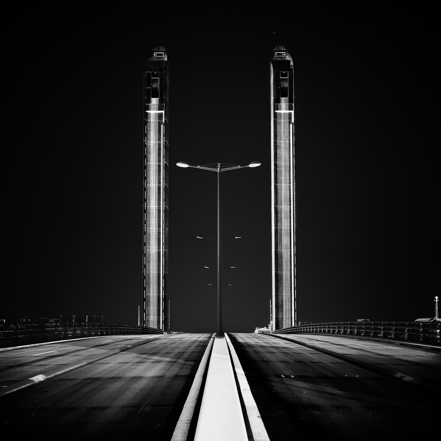 A bridge over the dark Arnaud Bertrande