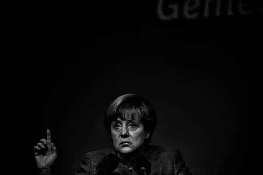 Election campaigns; Wahl Kampf Ritual by Bernd Arnold