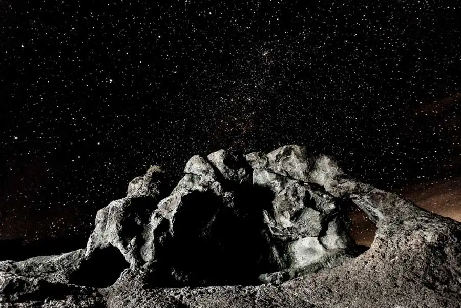 Night photography : Mojave Moonlight by Tom Lowe
