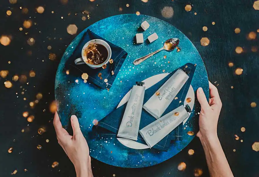 Zero gravity lunch (Endless Book)