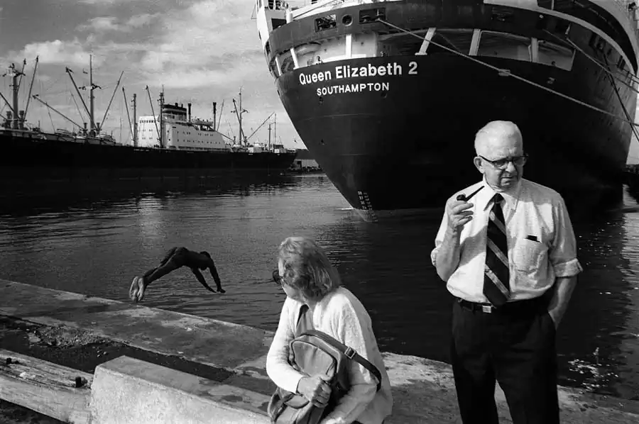 Street Photography; En route by Edward Yanowitz