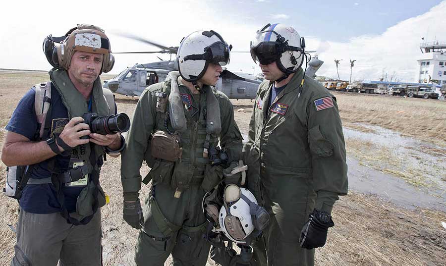 Javier Sanchez-Monge Escardo about to board on a US George Washington helicopter on the search and aid of survivors during the Philippines Typhoon Haiyan Disaster. (Photography : Jose Luis Jaime Lua)