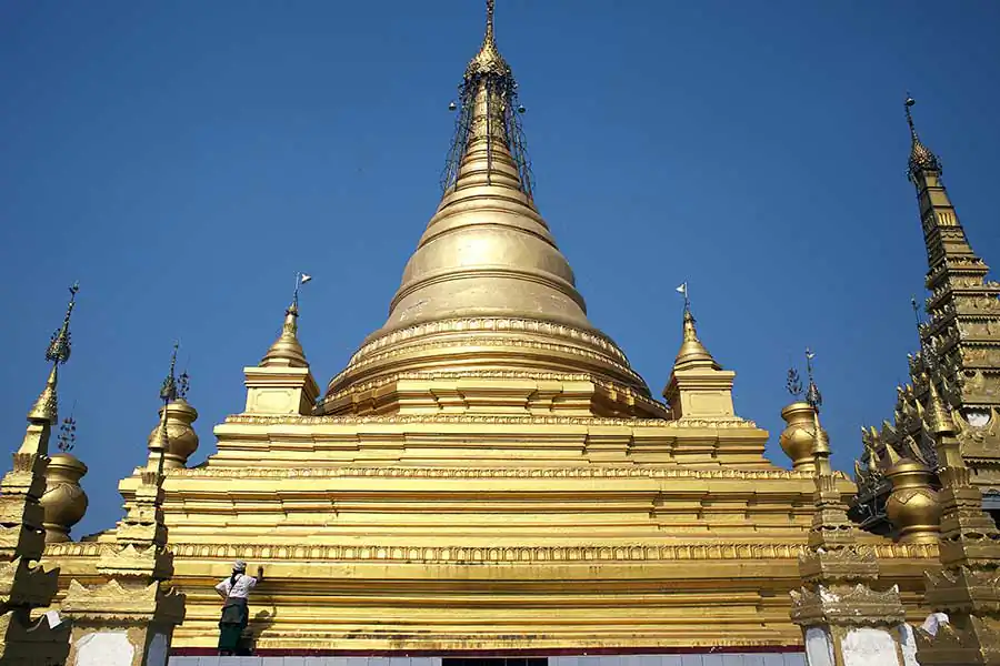 Inside Myanmar Monasteries_02