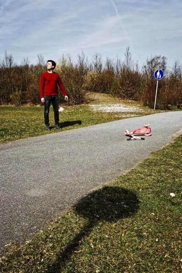 No kids around by William Guilmain