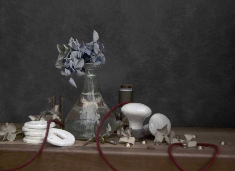 PORCELAIN_KEYHOLE_COVERS_AND_DOOR_KNOBS_WITH_HORTENSIA_Michel_van_Weegberg