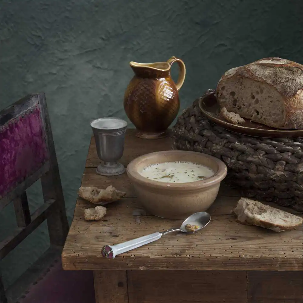 From 'Fictitious Feasts', work about food scenes in literature. Here in the Spouter-inn, the chapter dedicated to the clam chowder, from the American novel "Moby Dick, or the Whale" by Herman Melville