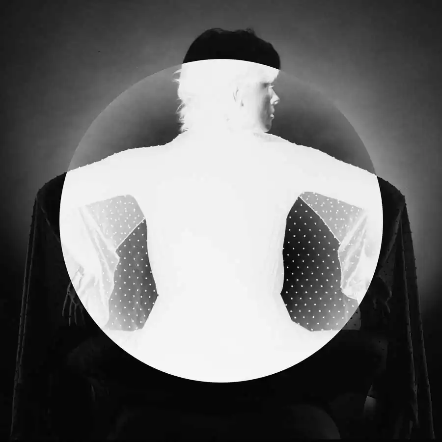 Black crop / Guillaume d´Hubert