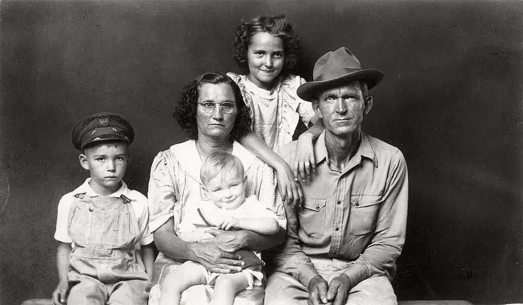 The Vintage Prints of Mike Disfarmer