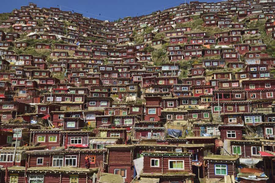 Little houses of Tibetan Buddhist nuns and monks | Shinya Itahana