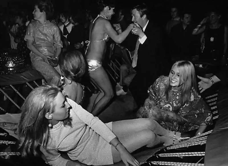 Ron Galella, Trampoline - Opening of new happening discotheque „The Gymnasium“ Nico from Velvet Underground and another blonde lying on a trampoline, New York, 13.04.1967 © Ron Galella, Ltd