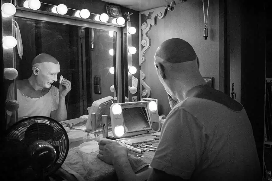 Circus Roncalli – Behind the Curtain by Christina Czybik