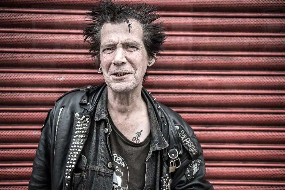 David Gleave ; Candid camera captures Manchester Street life