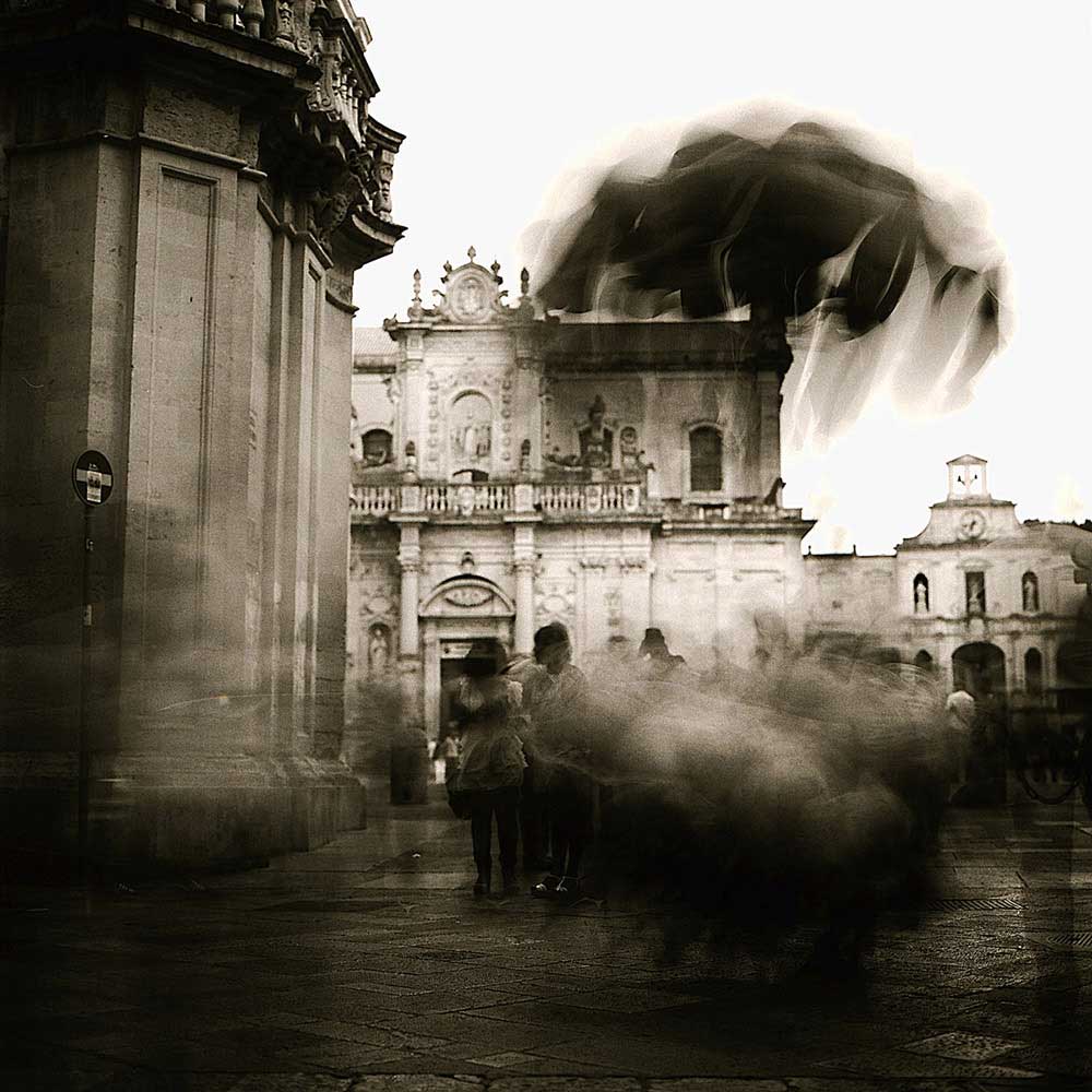 City of ghosts | Roberto De Mitri