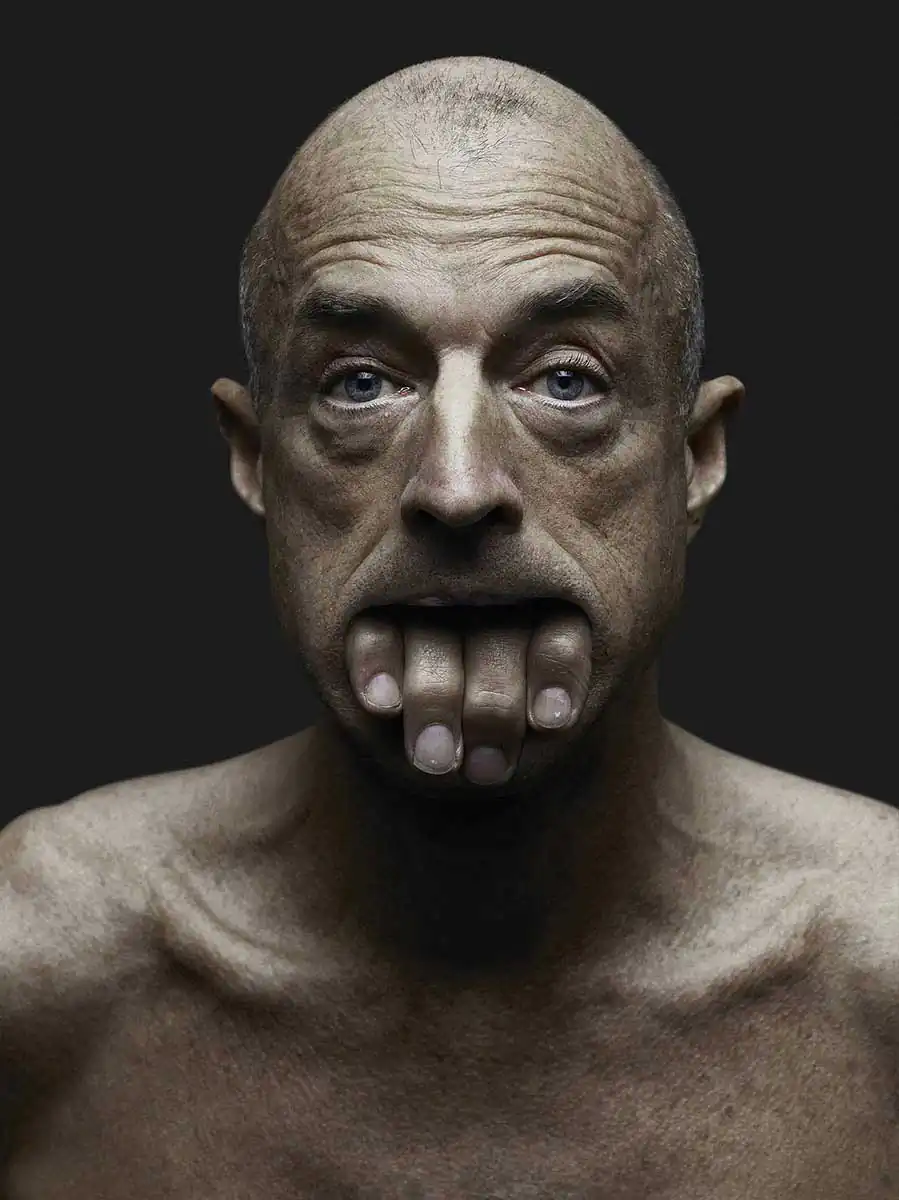 Ô les mains by Jeffrey Vanhoutte