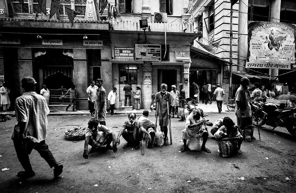 A Hindu funerary rite in a Calcuta crematory by Joxe Inazio Kuesta