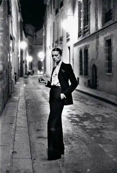 Helmut Newton: French Vogue, Rue Aubroit, Paris 1975 © Helmut Newton Estate