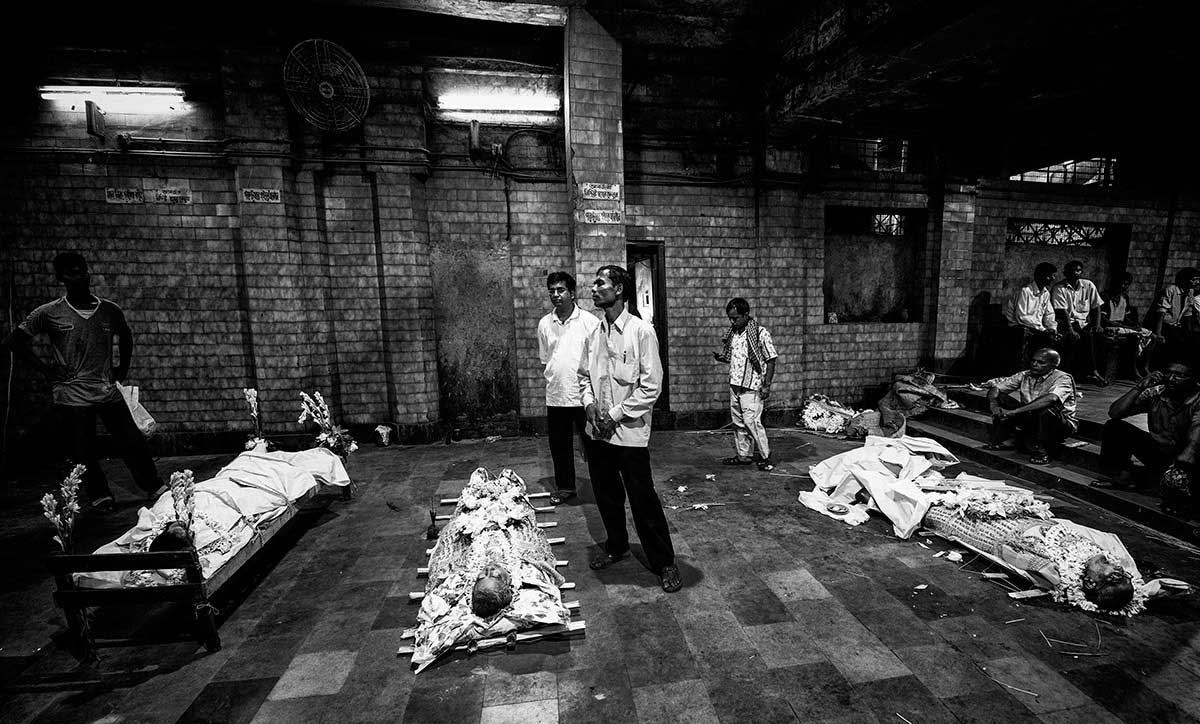 A Hindu funerary riye in a Calcuta crematory | Joxe Inazio Kuesta