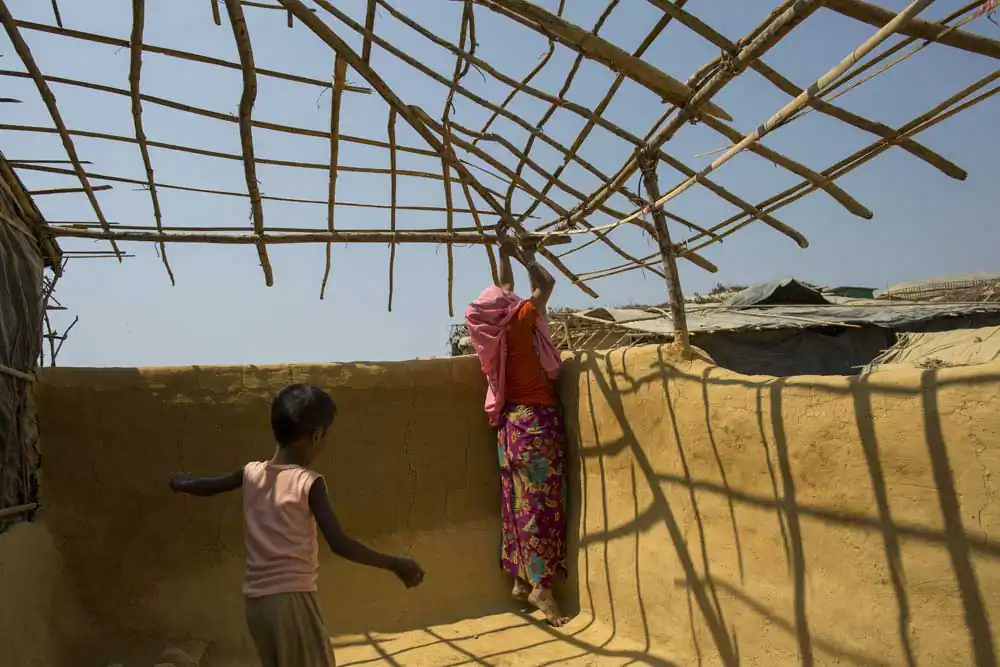 A Rohingya refugee woman makes new shelter in Kutupalong refugee camp.