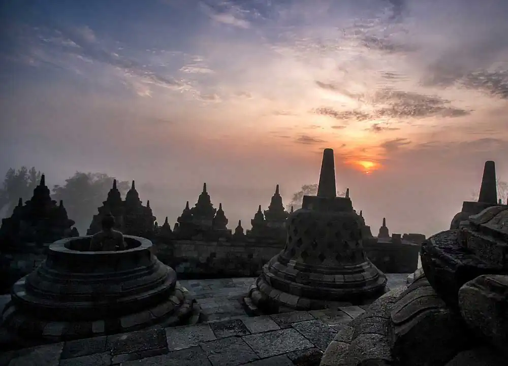 Sacred destinations : Borobudur by Aga Szydlik
