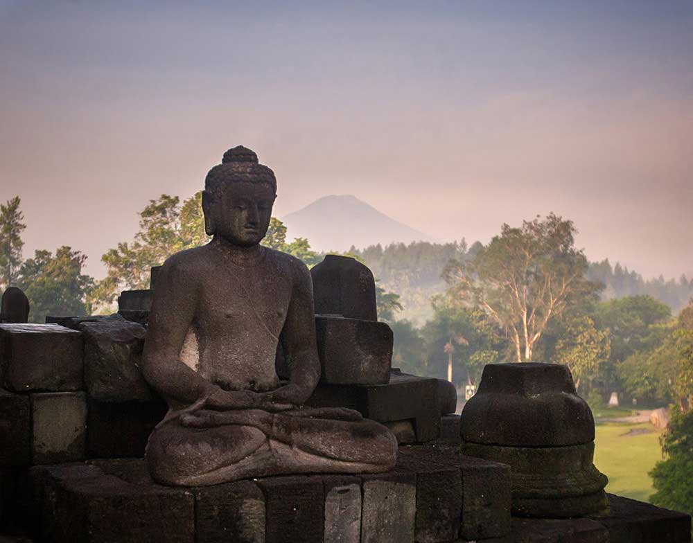 Sacred destinations : Borobudur | Aga Szydlik