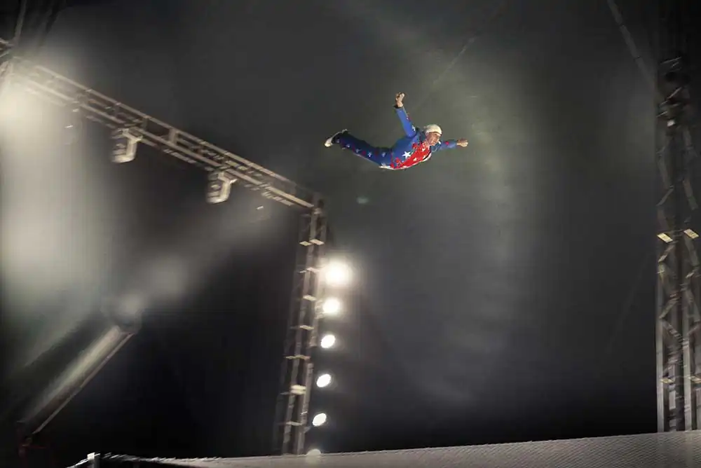 Circus | Markku Lahdesmaki