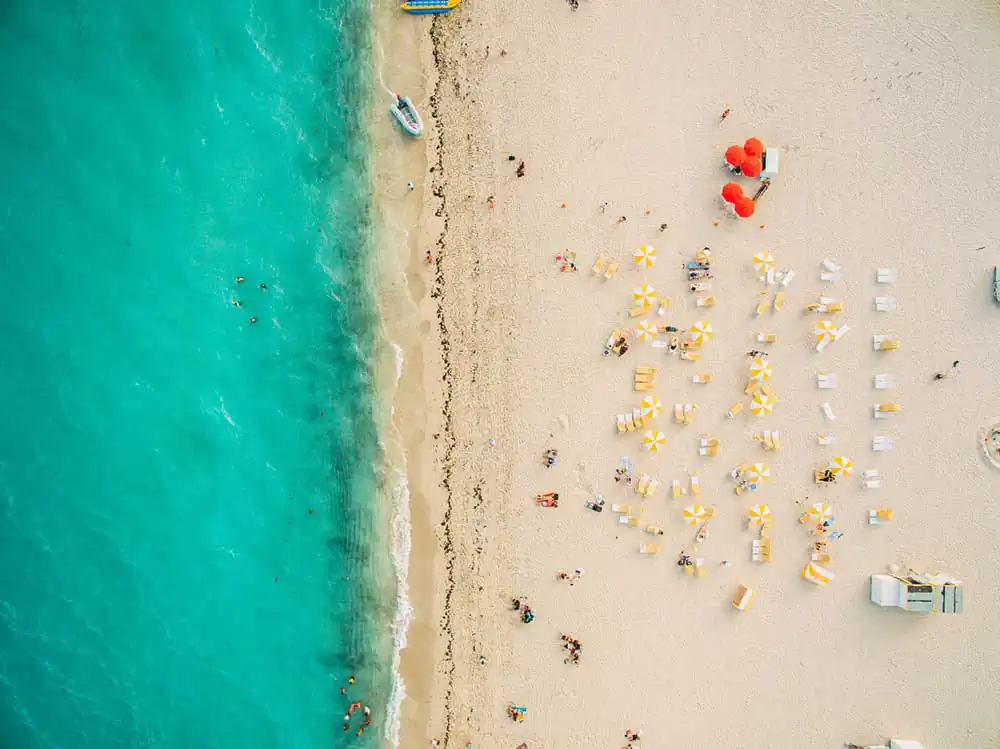 Street artist ; Thalassophile by Luis Aguilera