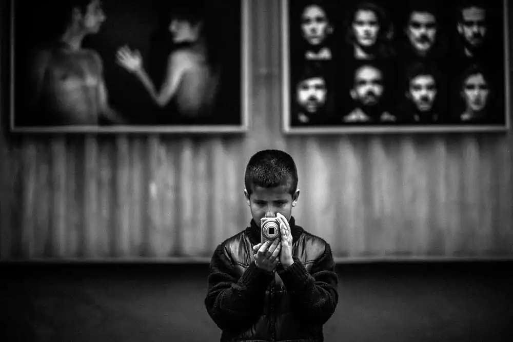 Black and white pictures ; Alice in the cities by Dimitris Mytas