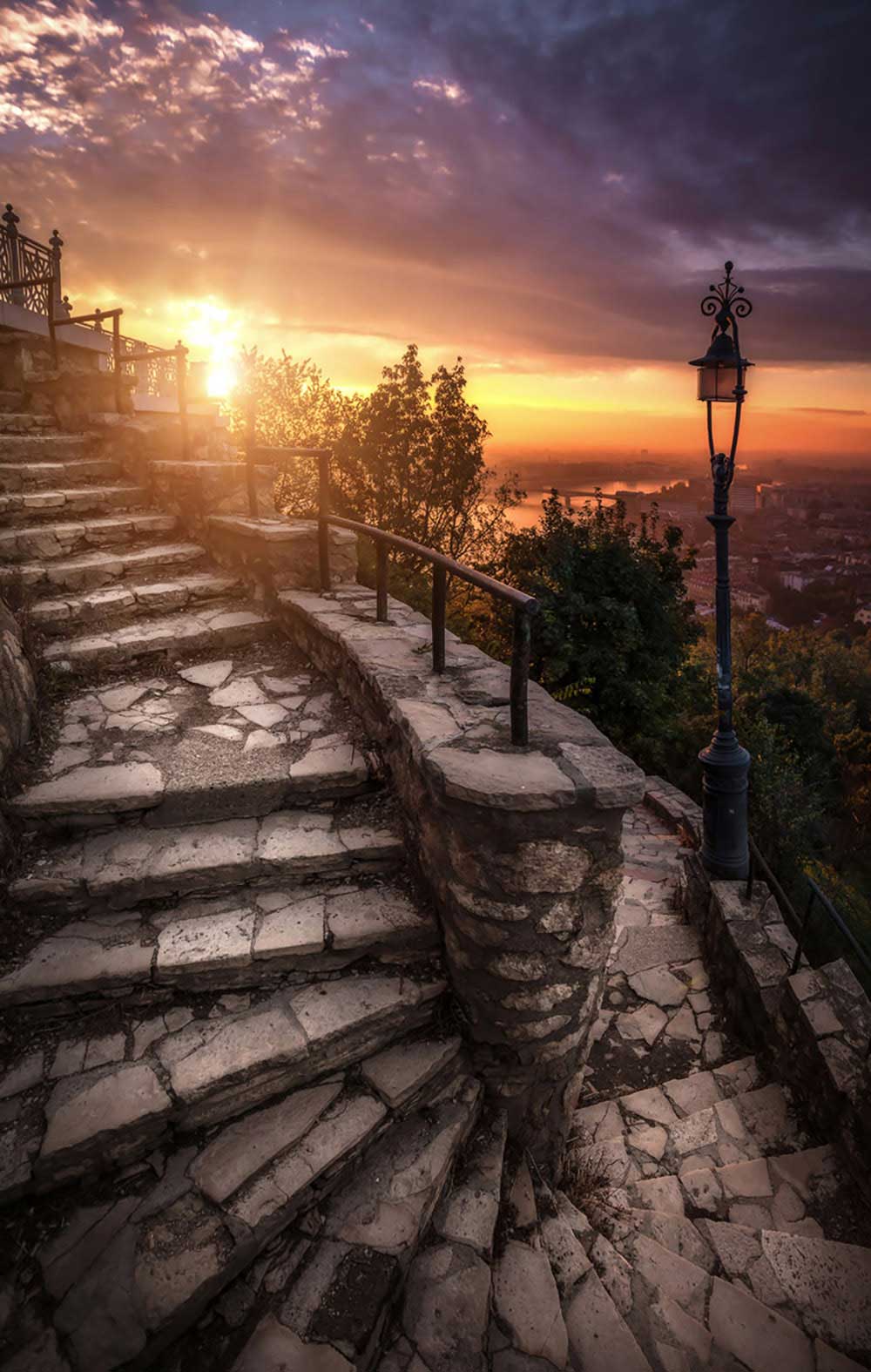 Wriggling-stairs-on-the-Gellért-hill