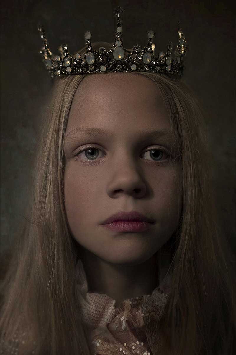 Glory to Young Women by Alice de Kruijs