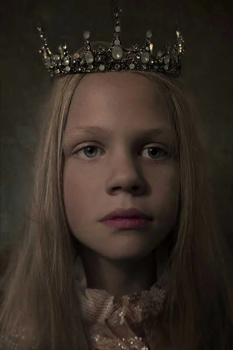 Glory to Young Women by Alice de Kruijs