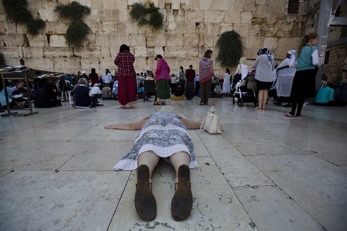 Various moments of religious ritual by Efrat Sela