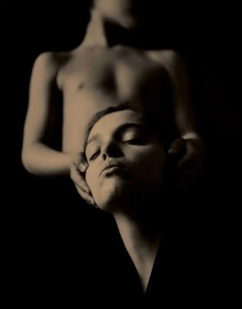 She Looks into Me by Nuno Moreira