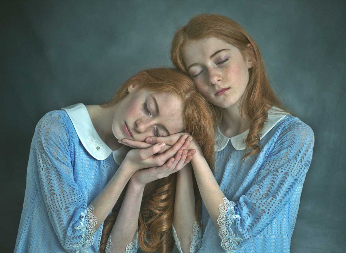 Leah and Chloe ; Identical twins by Zuzu Valla