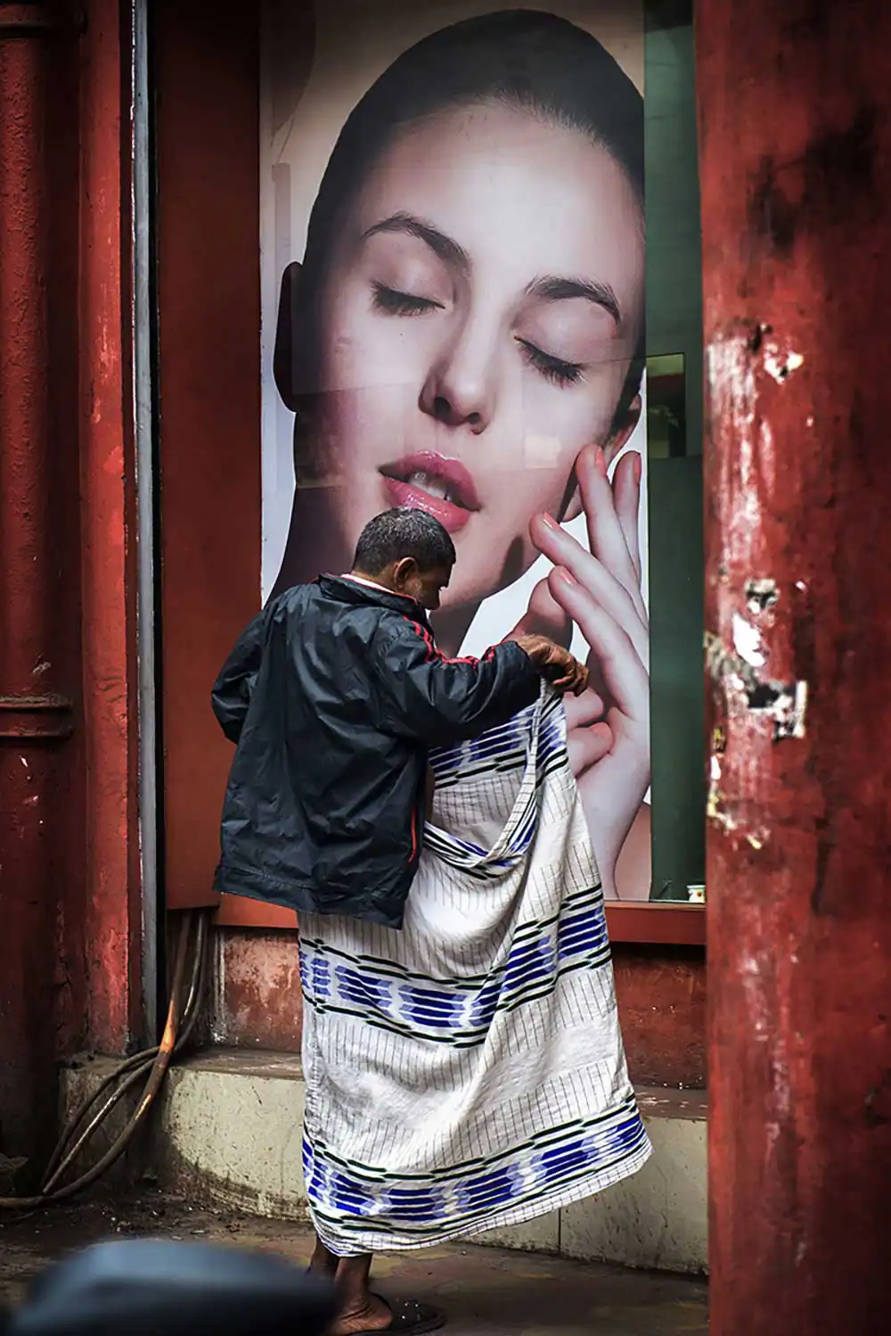 Street Photography and Chance: Timing, Intuition, and the Unpredictable