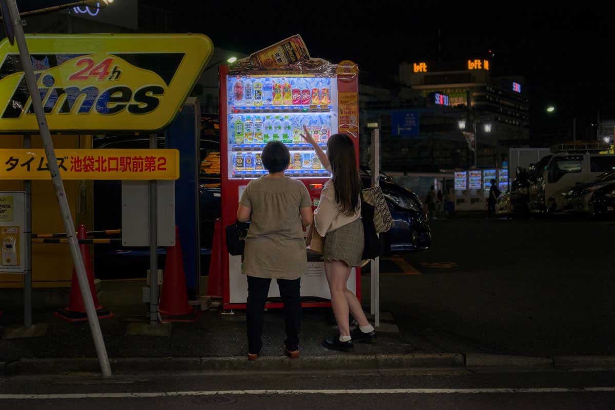 Vending machines open all night by Yoshitaka Masuda
