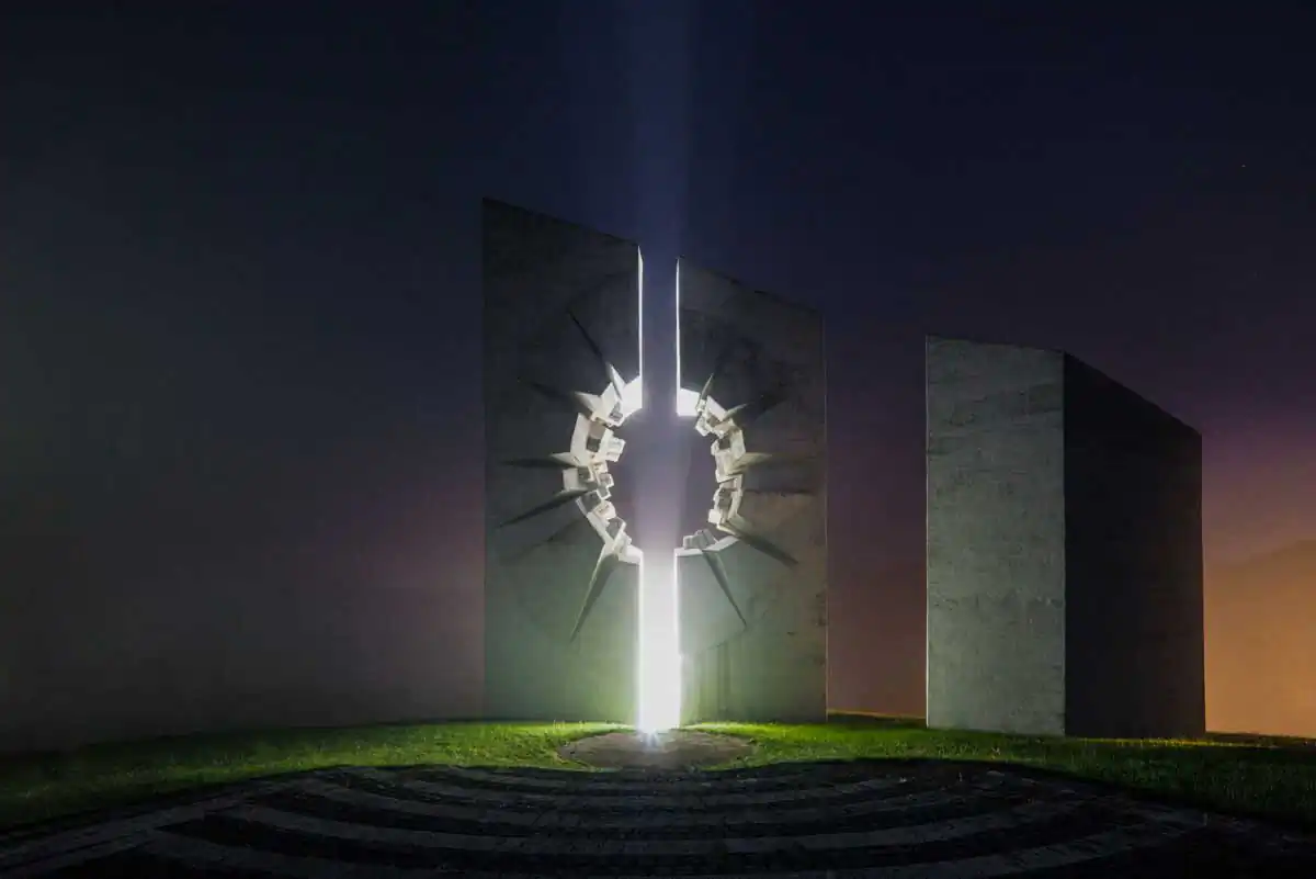 Les Symboles invisibles by Sylvain Heraud