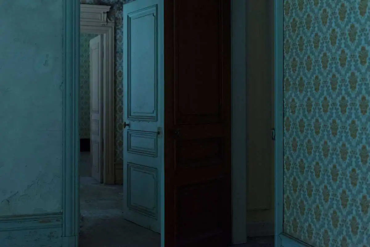 Huis clos by Kathleen Meier