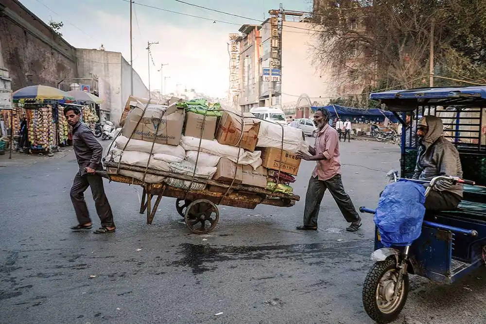 Delhi - A City Brimming with Life | Amlan Sanyal